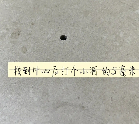 阳明瓷砖空鼓维修公司专业解答在瓷砖铺贴过程中，如果砂料搅拌不均匀，将会带来以下问题